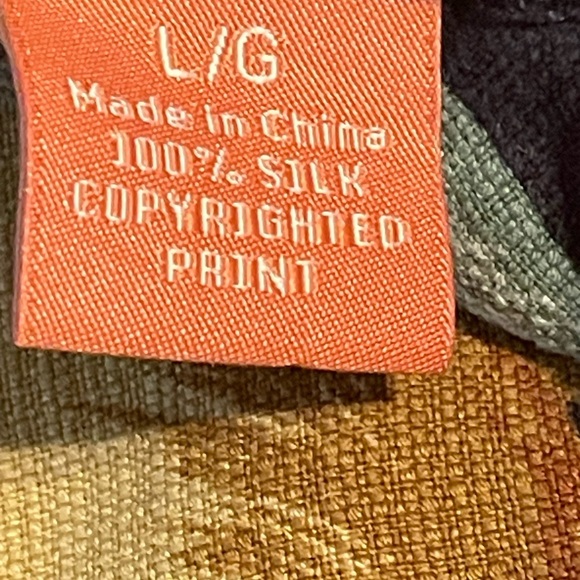 Tommy Bahama Black and Yellow Floral Shirt 100% silk - Picture 7 of 8